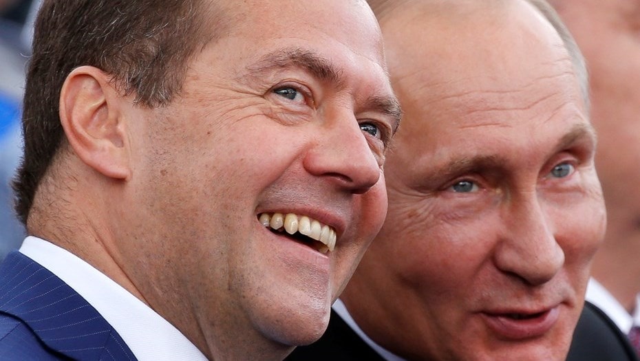 Посмеемся над обещаниями Медведева и Путина?