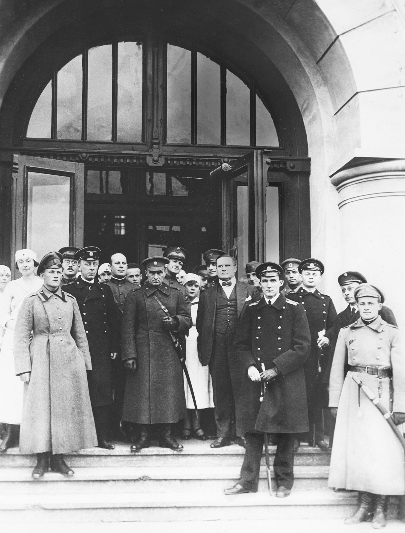 Admiral-Kolchak-ego-ofitseryi-i-predstaviteli-soyuznikov.-1919-god