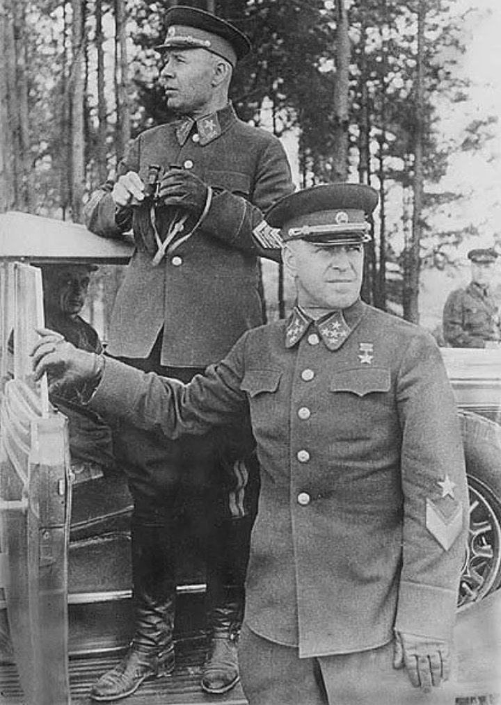 General-armii-G.-K.-ZHukov-i-narkom-oboronyi-SSSR-marshal-S.-K.-Timoshenko