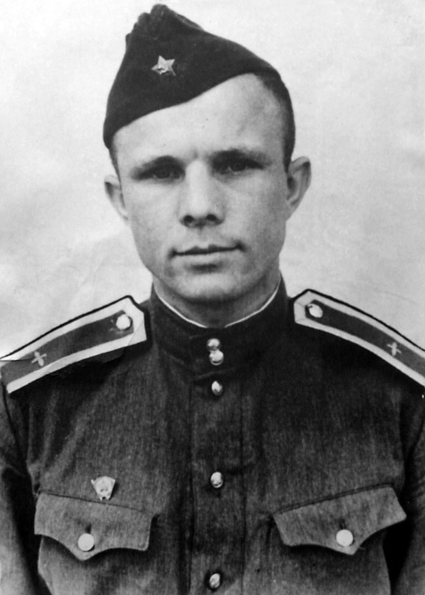Kursant-YUriy-Gagarin
