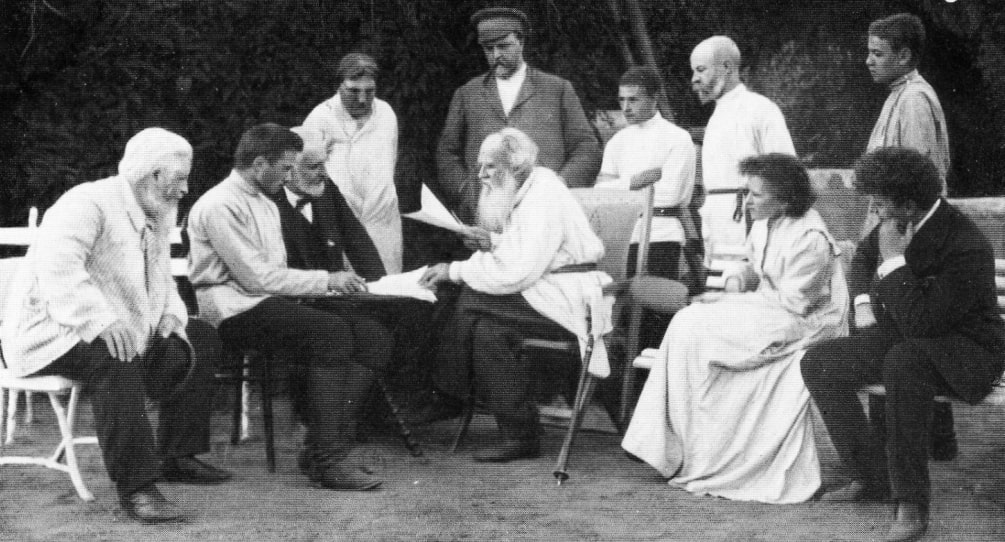 Tolstoy-chitaet-svoyo-proizvedenie.-1910