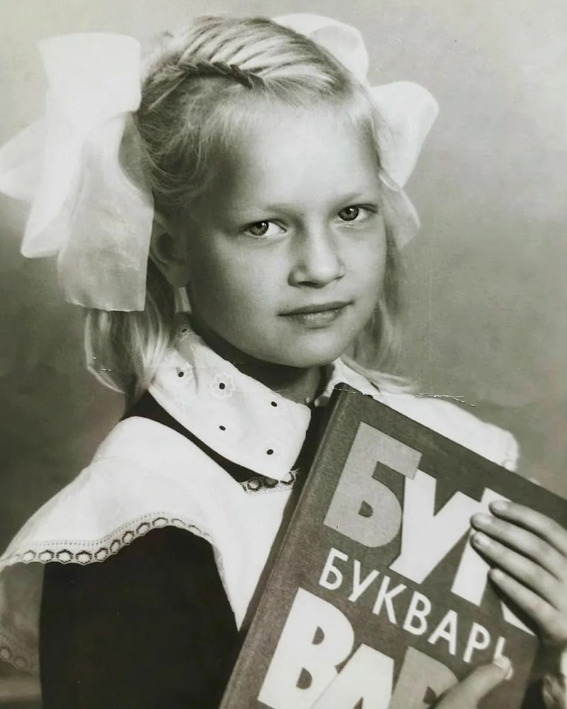 olesya-sudzilovskaya-v-detstve